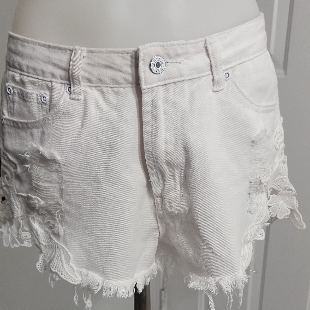 White Lace Floral Accent Distressed Women's Shorts Size 29